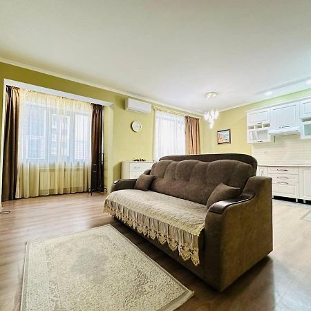 Central Park In The City Center Apartment Almaty Exterior photo